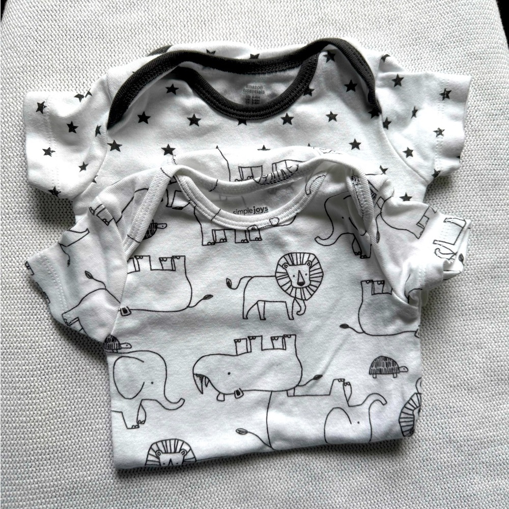 🛑 FINAL SALE Bundle of 2 Baby Bodysuits 3–6M Star & Animal Print